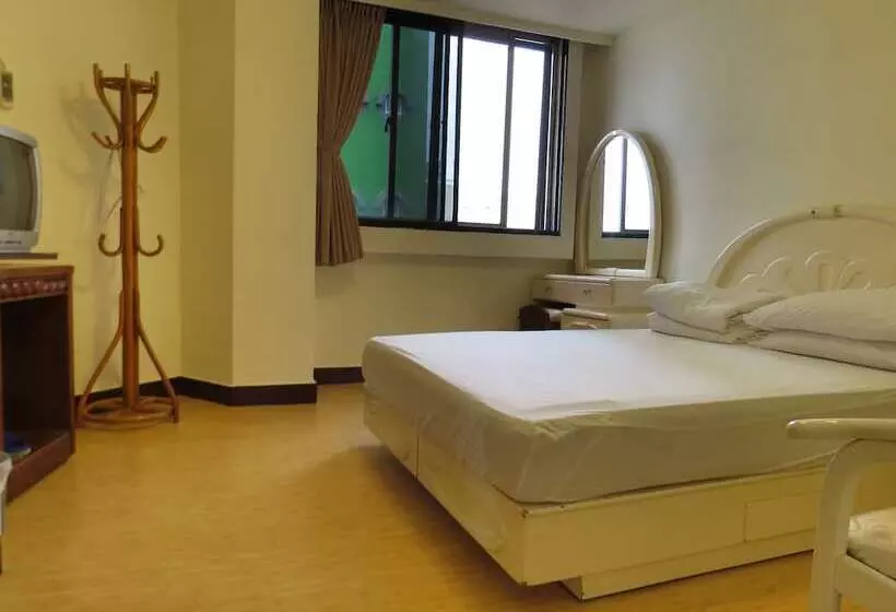 اتاق اکونومی, Chantai