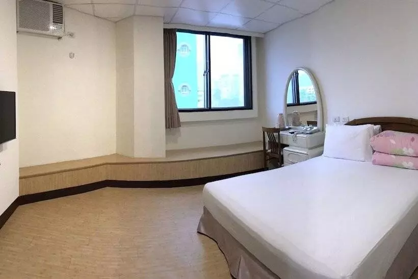 اتاق اکونومی, Chantai