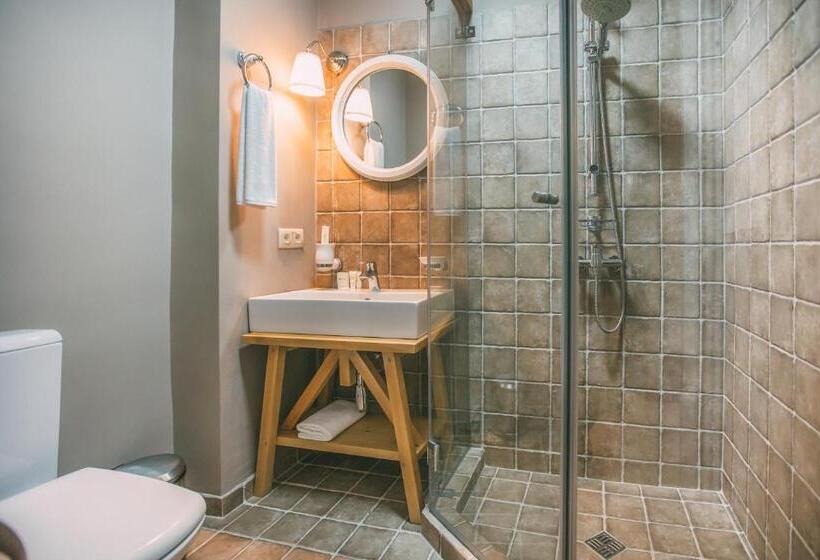 Deluxe Room, Kisi Boutique