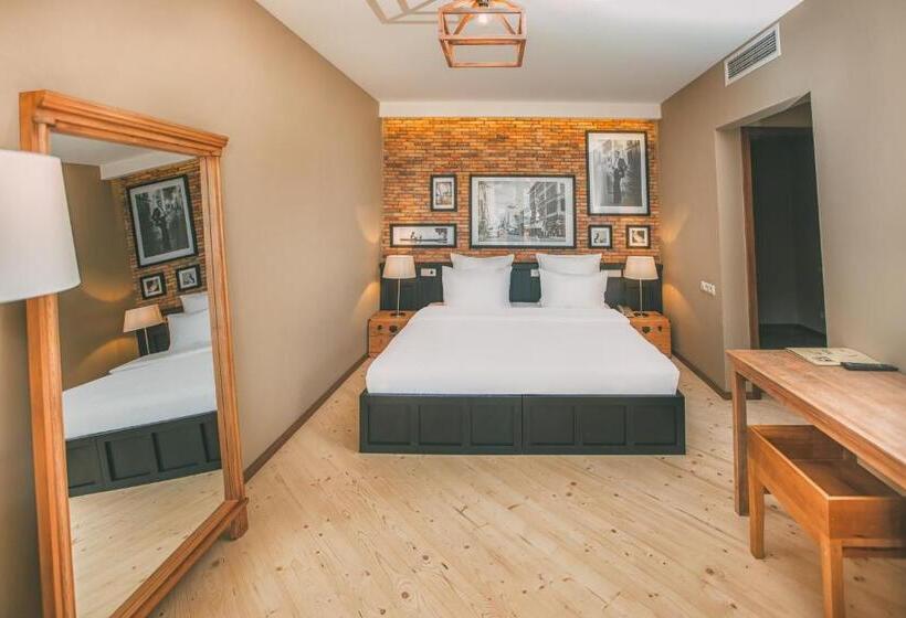 Deluxe Room, Kisi Boutique