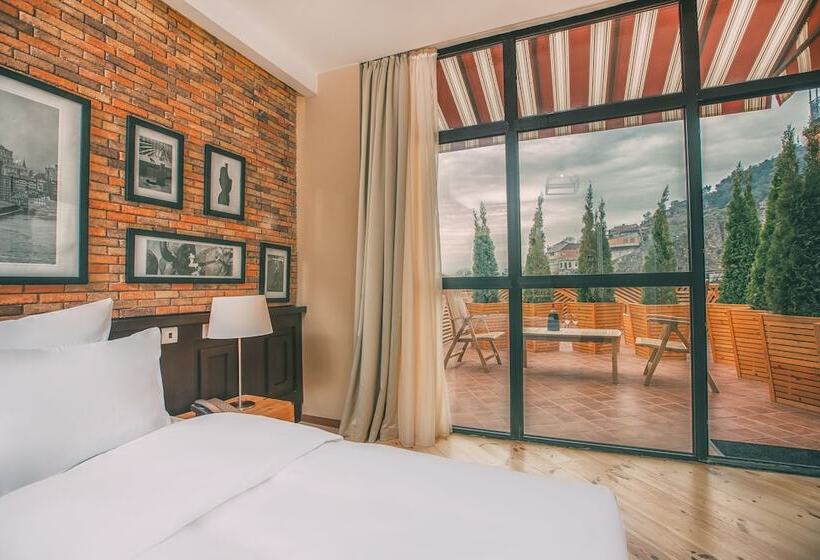 Deluxe Room, Kisi Boutique