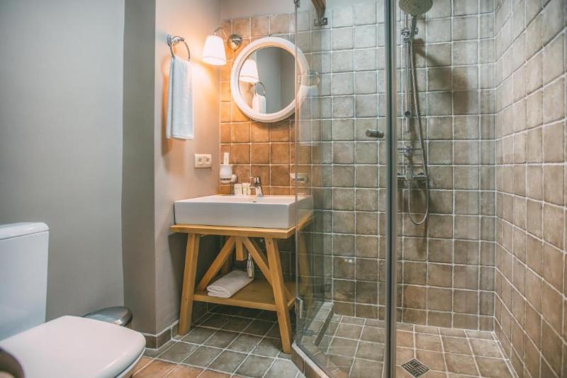 Deluxe Room, Kisi Boutique