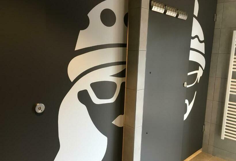 共用房间的床, Moontain Hostel