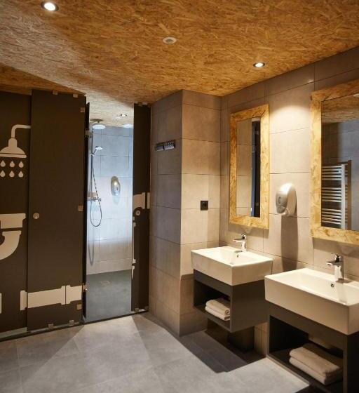 标准四人间共用浴室, Moontain Hostel