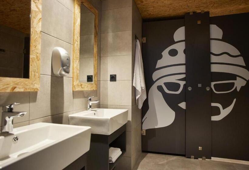 标准四人间共用浴室, Moontain Hostel