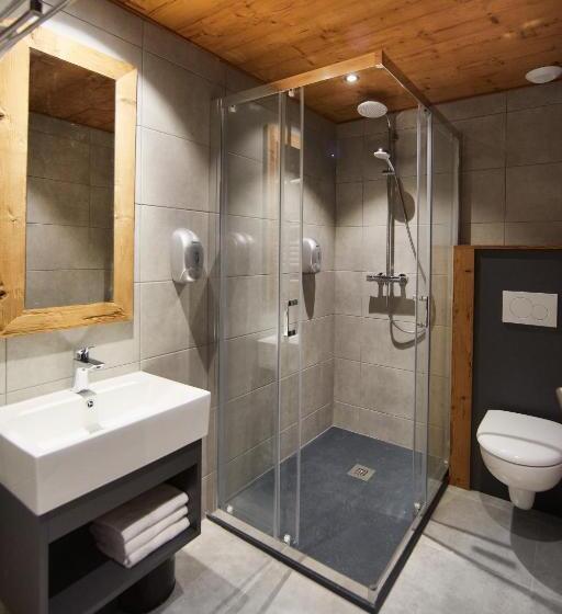 高品质的四人房间, Moontain Hostel