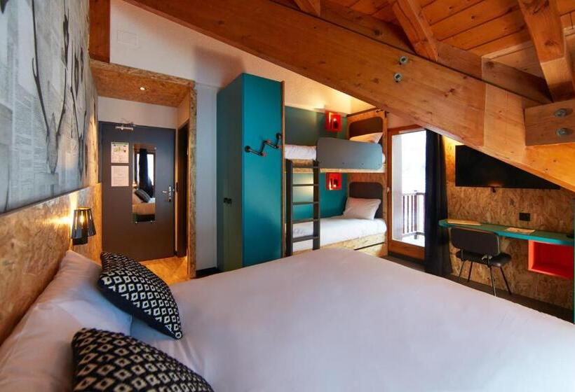 Четырехместный номер Премиум, Moontain Hostel