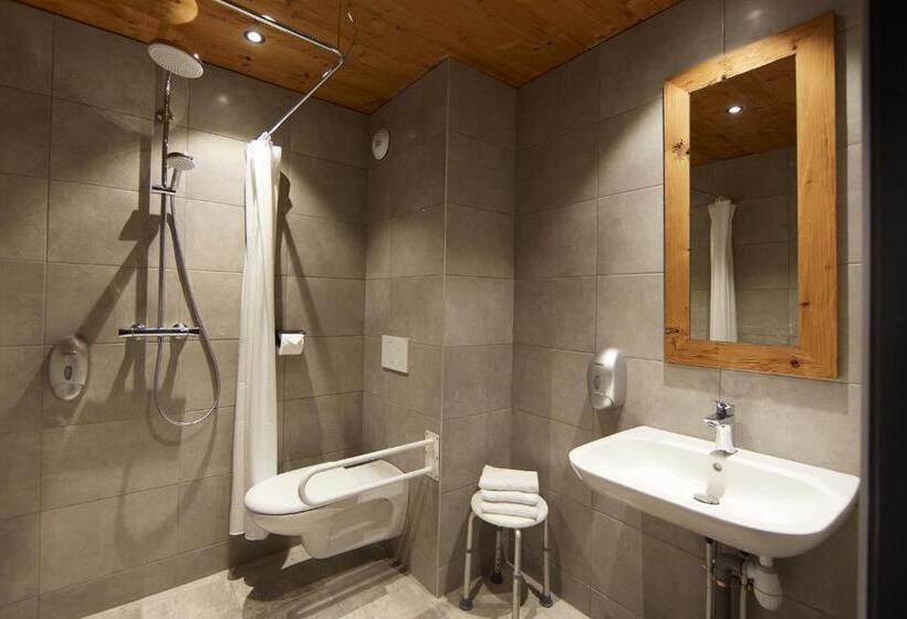 高品质的四人房间, Moontain Hostel