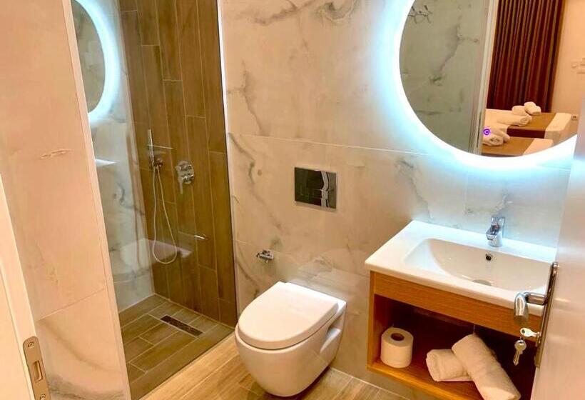 اتاق لوکس سه تخته, Vila Bello