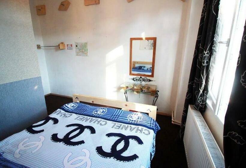 اتاق استاندارد, Sheni Hostel