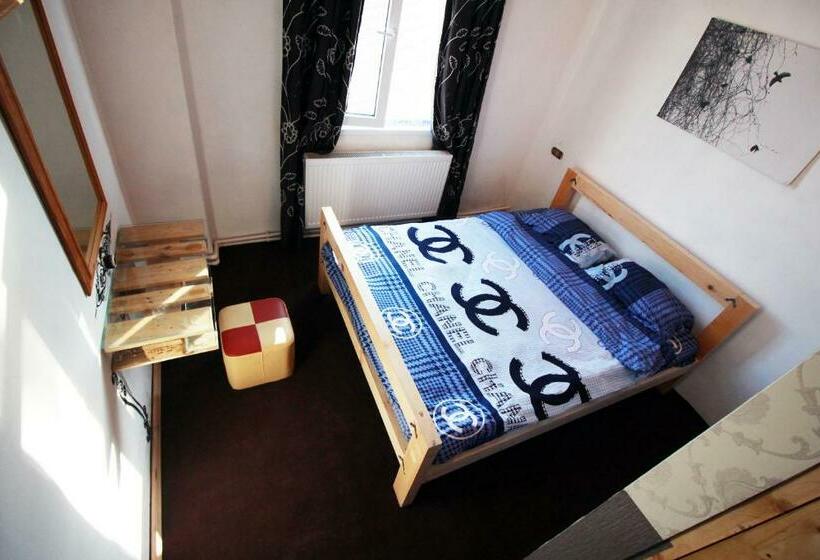 اتاق استاندارد, Sheni Hostel