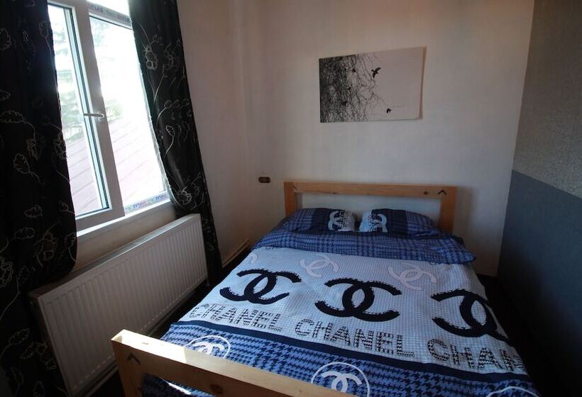 اتاق استاندارد, Sheni Hostel