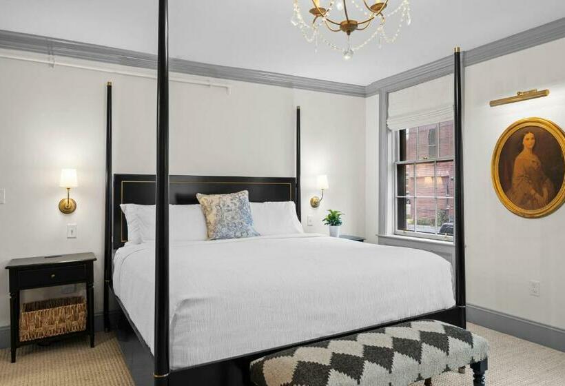 高级套房, The Davenport Inn