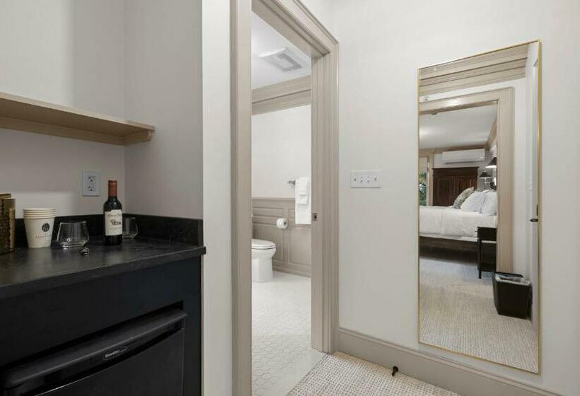 수피리어 스위트, The Davenport Inn