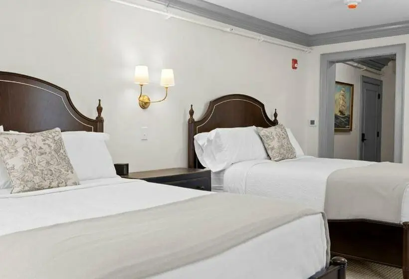 デラックススイート, The Davenport Inn
