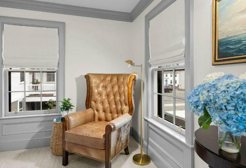 디럭스 스위트, The Davenport Inn