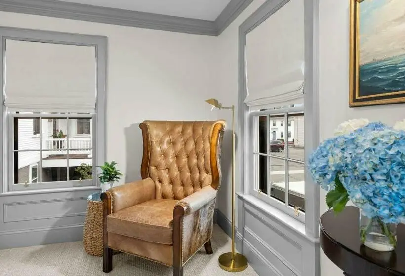 デラックススイート, The Davenport Inn