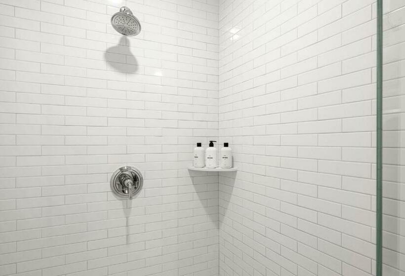 디럭스 스위트, The Davenport Inn