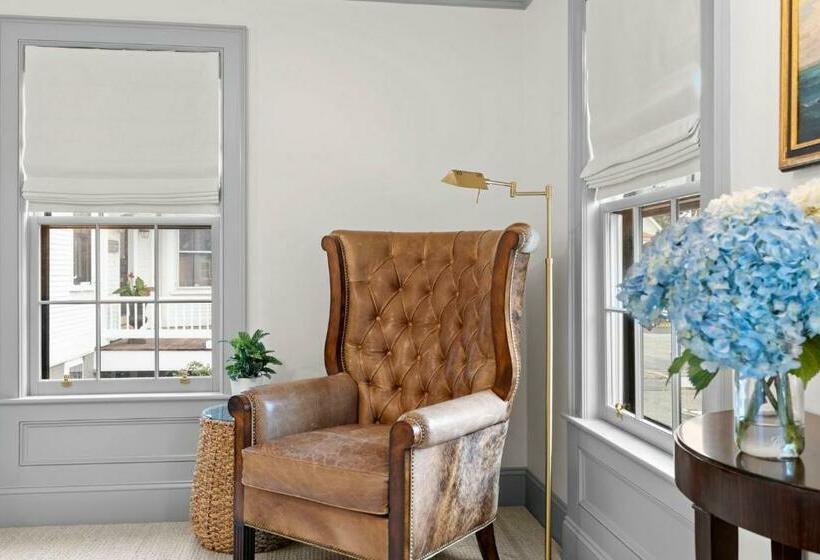 디럭스 스위트, The Davenport Inn