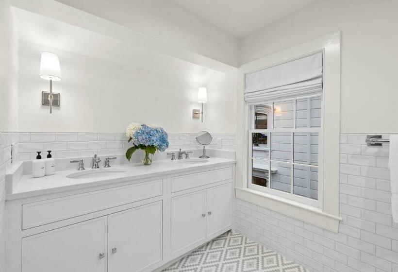 이그제큐티브 스위트, The Davenport Inn