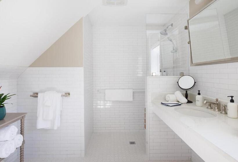 디럭스 스위트, The Davenport Inn