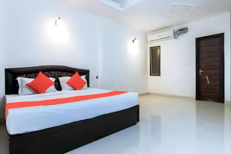Quarto Economy, Krishna Cottage, Vrindavan