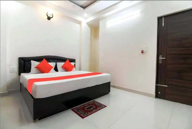 Quarto Economy, Krishna Cottage, Vrindavan