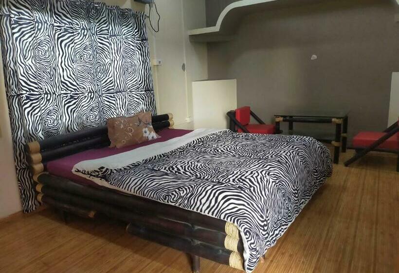 اتاق کلاسیک سه تخته, Oyo Jatas Villa 1