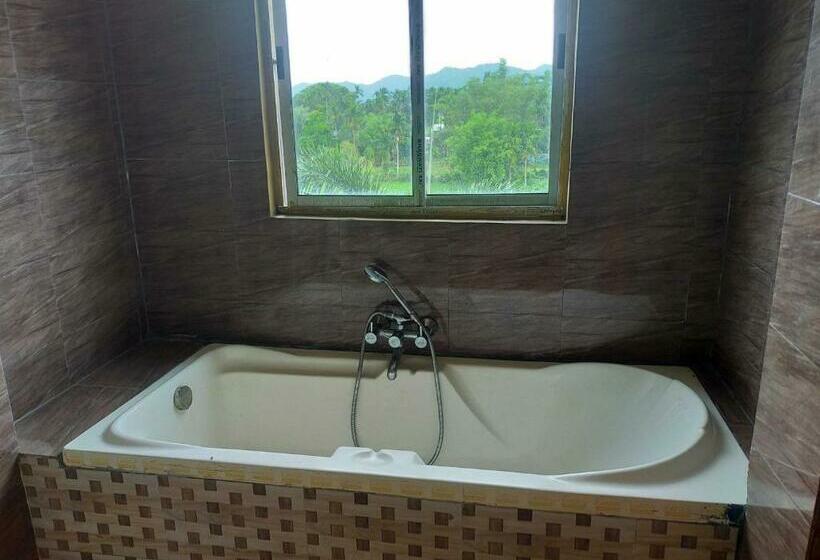 اتاق کلاسیک سه تخته, Oyo Jatas Villa 1