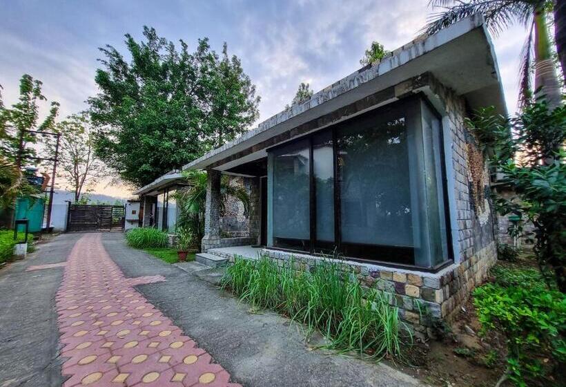 1间卧室的房子, The Roar Resort