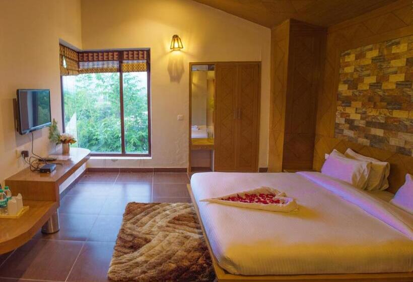 سوییت خانوادگی, The Roar Resort