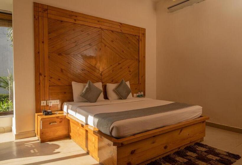 سوییت خانوادگی, The Roar Resort