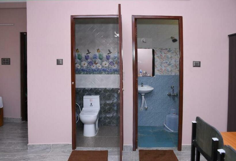 Люкс с Балконом, Le Premier Inn With A Swimming Pool , Beside The Bay !