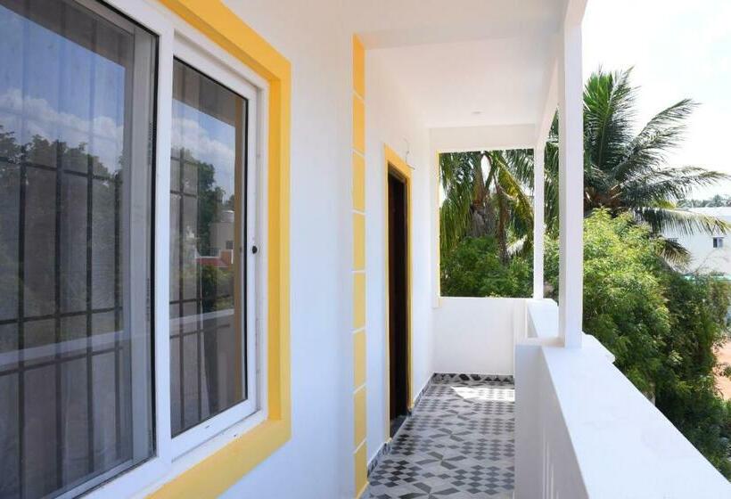 Люкс с Балконом, Le Premier Inn With A Swimming Pool , Beside The Bay !