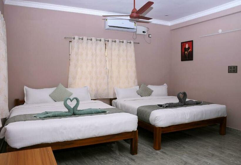 Люкс с Балконом, Le Premier Inn With A Swimming Pool , Beside The Bay !