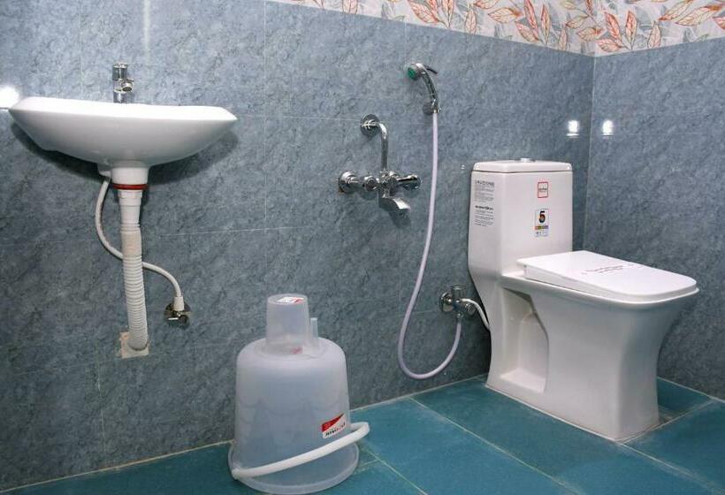 Люкс с Балконом, Le Premier Inn With A Swimming Pool , Beside The Bay !