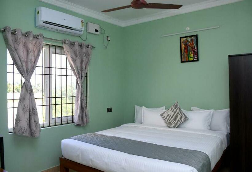 Трехместный Президентский, Le Premier Inn With A Swimming Pool , Beside The Bay !