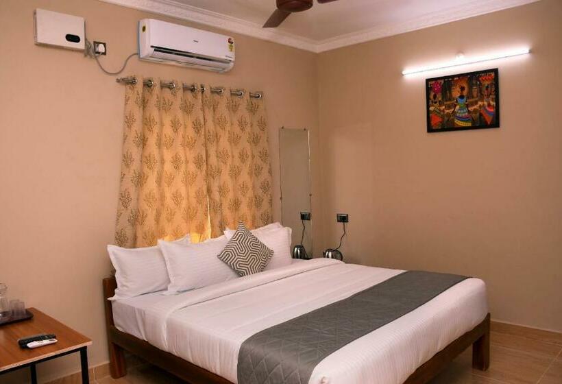 Трехместный Президентский, Le Premier Inn With A Swimming Pool , Beside The Bay !