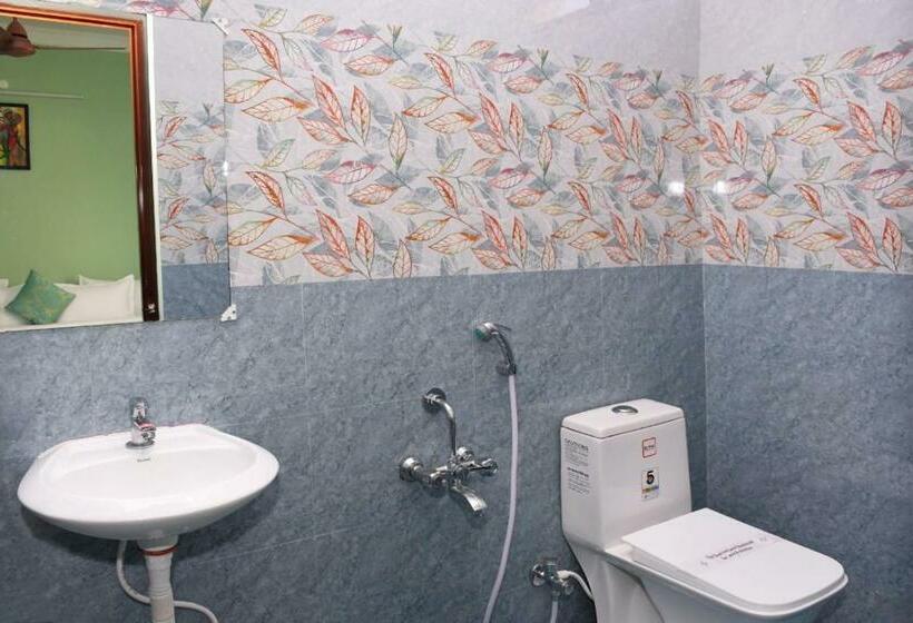 Трехместный Президентский, Le Premier Inn With A Swimming Pool , Beside The Bay !