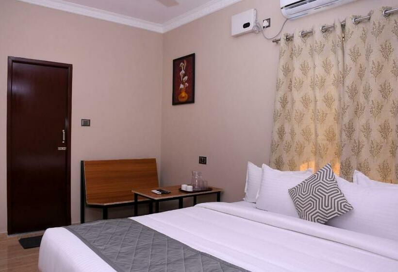 Трехместный Президентский, Le Premier Inn With A Swimming Pool , Beside The Bay !