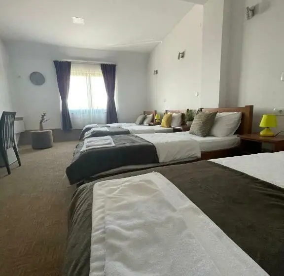 اتاق استاندارد چهار تخته, Garni Hotel Niksic