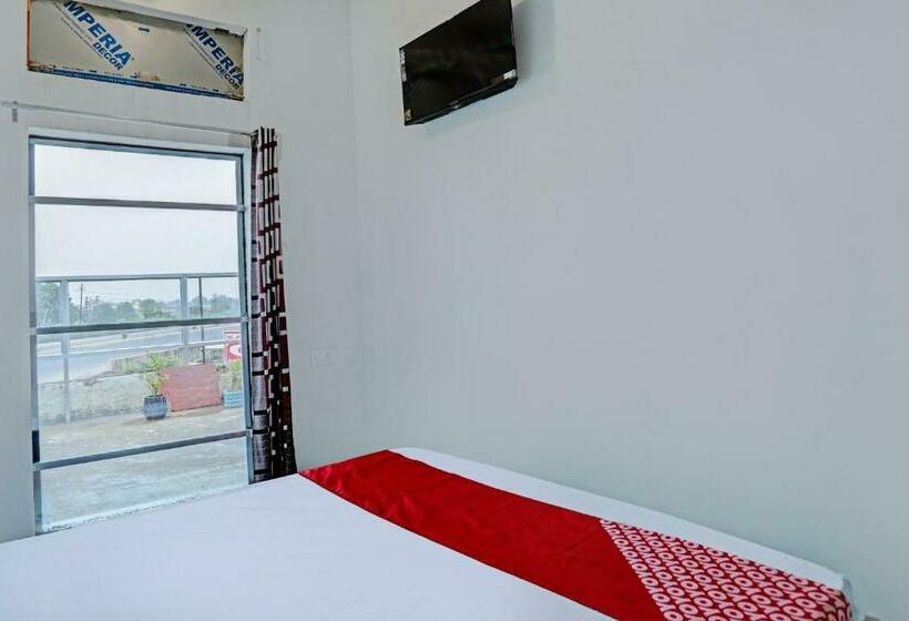 三人经典房间, Oyo Flagship Vijay Laxmi