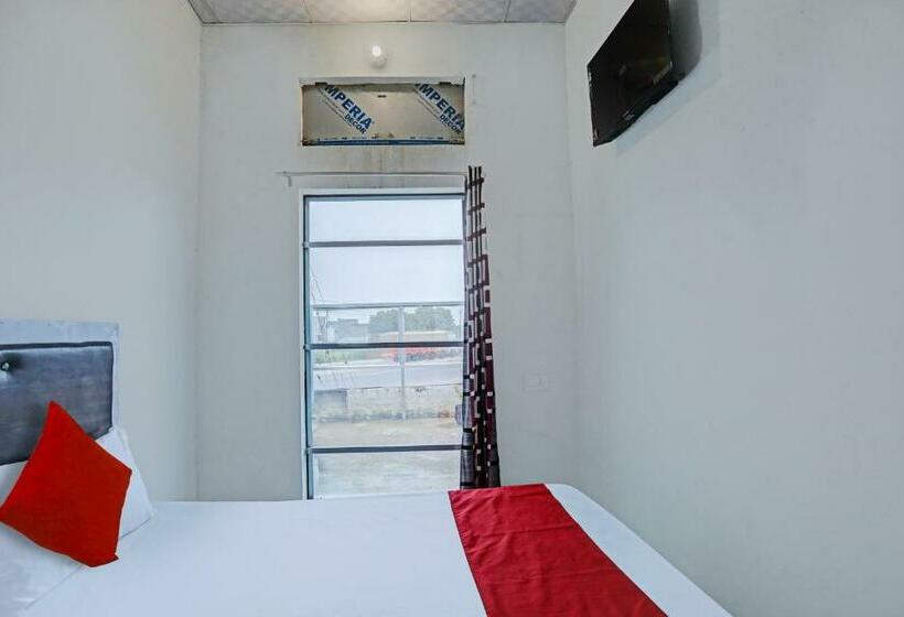 三人经典房间, Oyo Flagship Vijay Laxmi