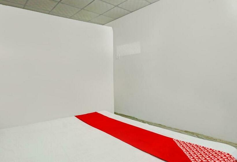 三人经典房间, Oyo Flagship Vijay Laxmi