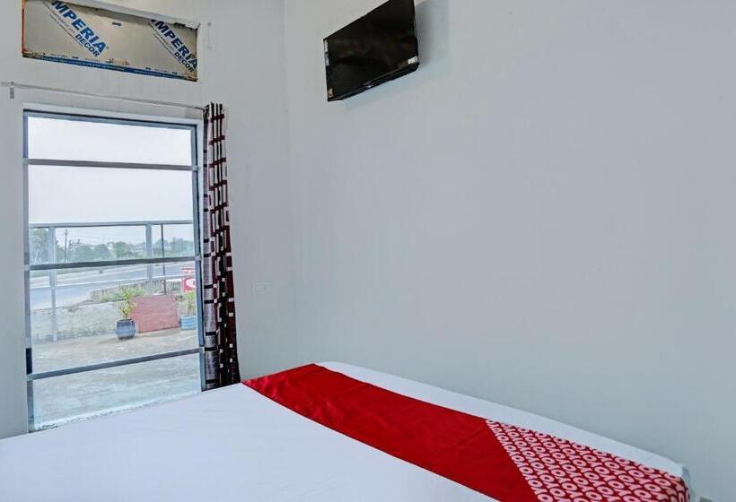 三人经典房间, Oyo Flagship Vijay Laxmi