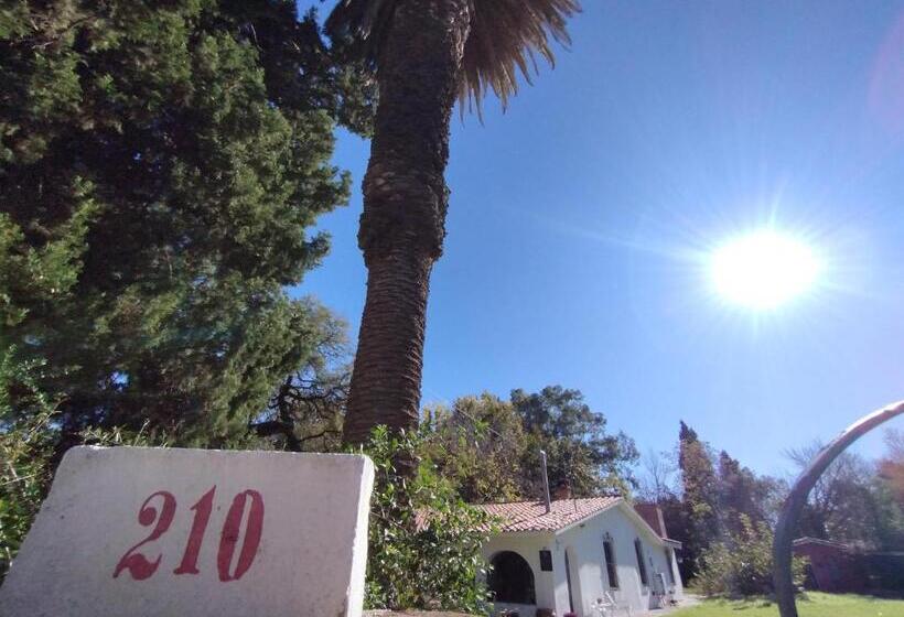 标准间, 210 Casa De Huéspedes