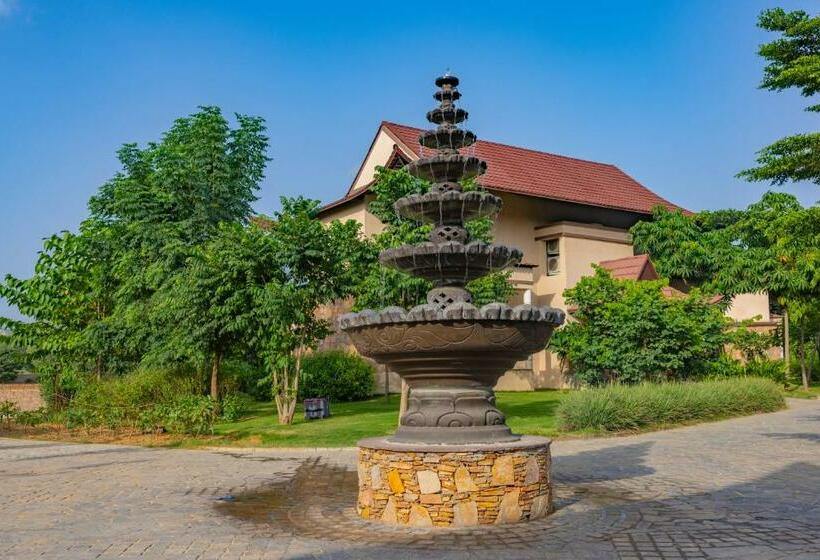 バルコニー付きスタンダードルーム, Ananta Spa & Resort Jaipur