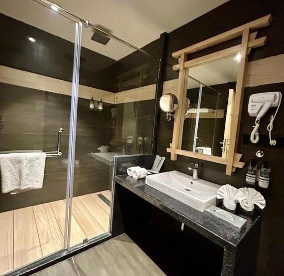 バルコニー付きデラックスルーム, Ananta Spa & Resort Jaipur