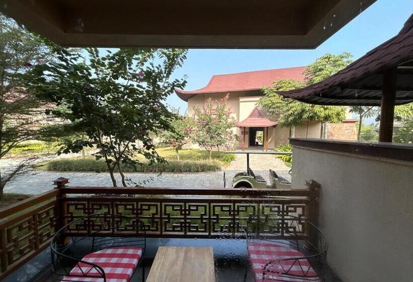 バルコニー付きデラックスルーム, Ananta Spa & Resort Jaipur