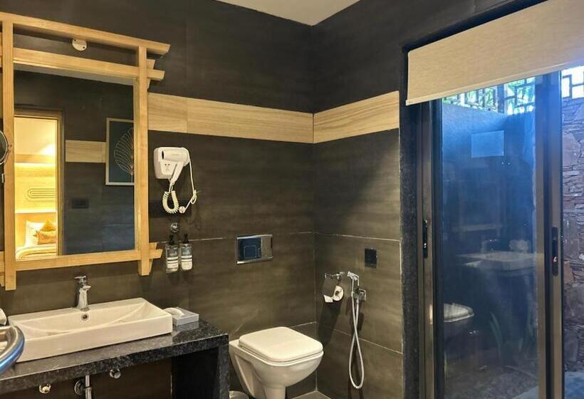 バルコニー付きデラックスルーム, Ananta Spa & Resort Jaipur